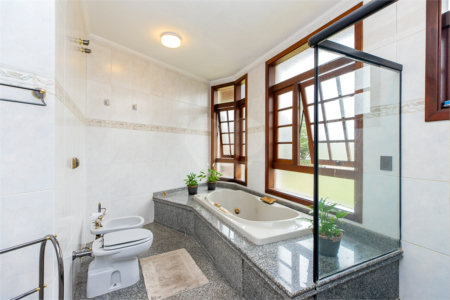 Casa à venda com 5 quartos, sendo 3 suítes,  no condomínio Residencial Morumbi, São Paulo - SP
