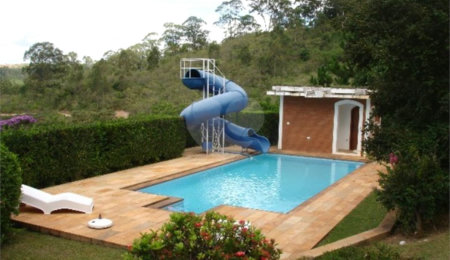 Chácara à venda com 6 quartos, sendo 2 suítes,  no Centro, Serra Negra, SP