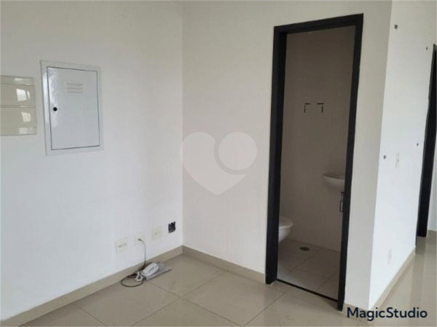 Sala comercial com 35m² , 1 vaga , 1 banheiro , à venda na Penha.