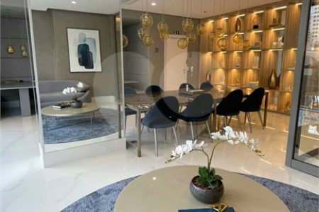 Apartamento mobiliado no Planalto Paulista com 1 dormitório e varanda.
