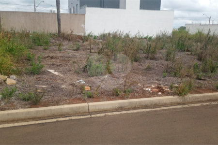 Lote no Jardim do Bosque, aceita financiamento ou aquisição de terreno e construção .