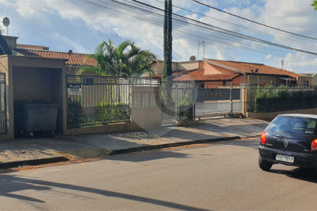 Casa térrea para locação e venda no Condomínio Mont Carlo I