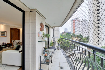 Apartamento à venda com 3 quartos, sendo 2 suítes, em Alto da Boa Vista, São Paulo, SP