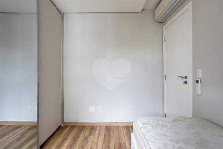 Apartamento à venda com 3 quartos, sendo 1 suíte,  em Jardim das Acácias, São Paulo, SP