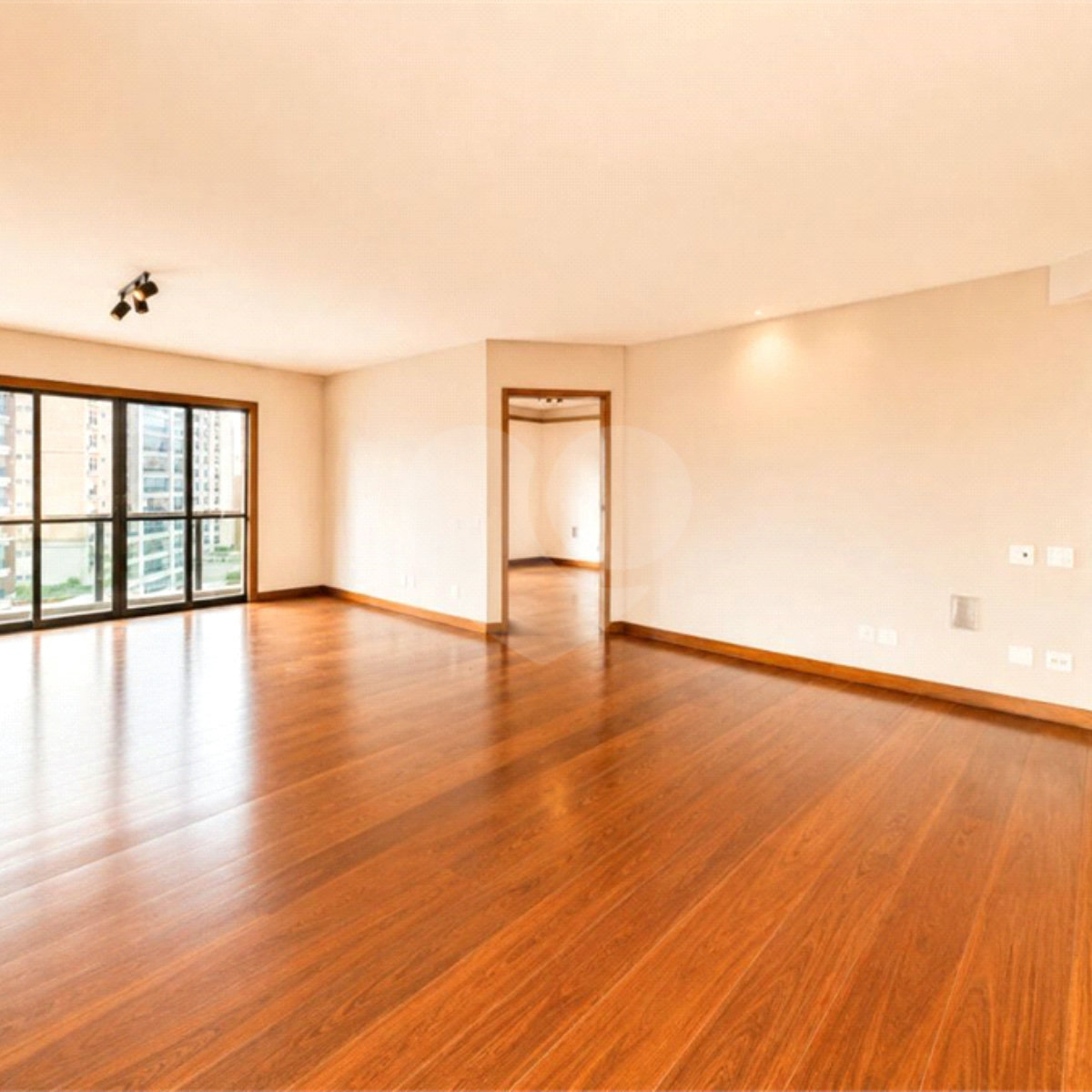 Apartamento à venda com 3 suítes em Moema, São Paulo, SP