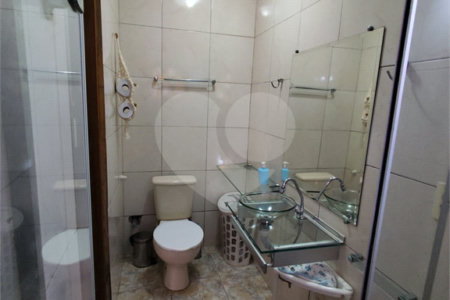 Casa à venda com 3 quartos, sendo 1 suíte, no condomínio Caconde, São Bernardo do Campo - SP