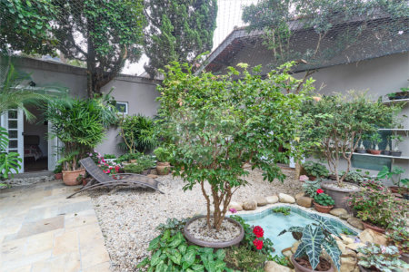 Casa à venda com 4 suítes em Granja Julieta, São Paulo, SP