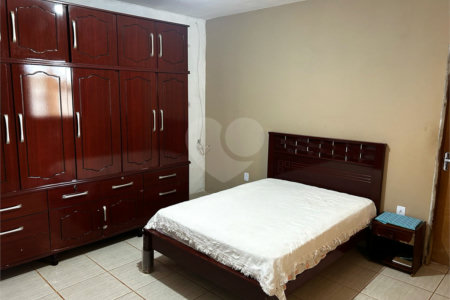 Sobrado à venda com 3 quartos, sendo 2 suítes, em Vila Mazzei, Itapetininga, SP