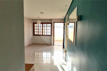 Casa à venda com 3 quartos, sendo 1 suíte, no condomínio Residencial Gabriela, São Paulo - SP