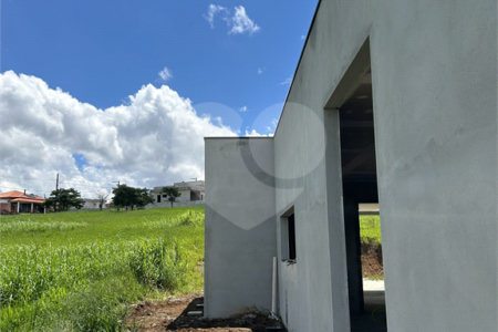 Casa à venda com 3 suítes no condomínio Residencial Jequitiba, Jacareí - SP