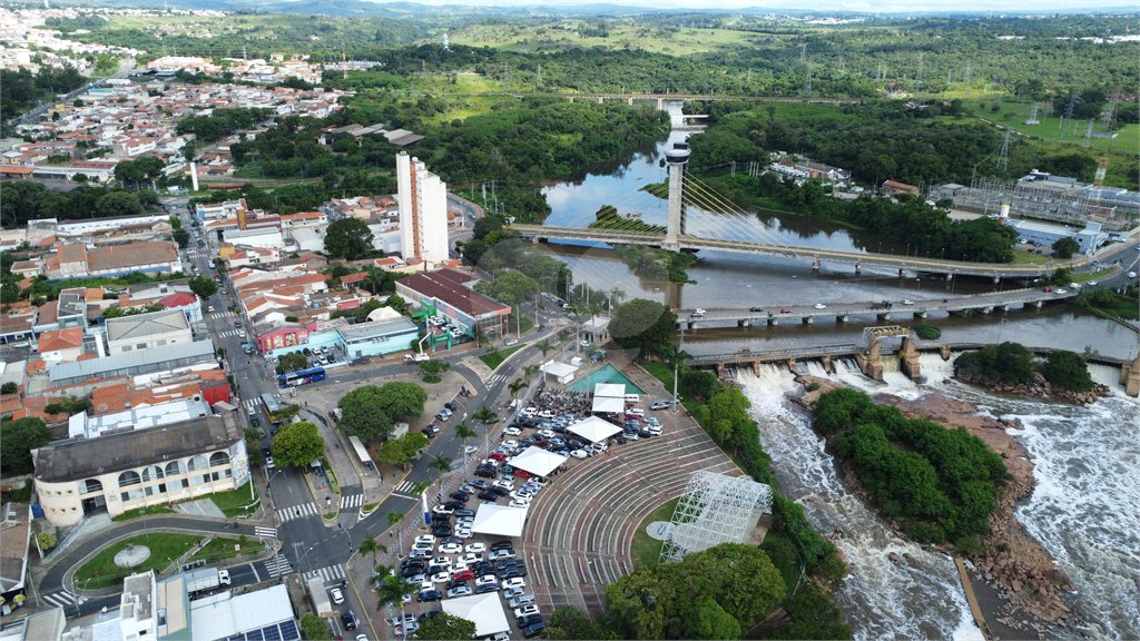Casa à venda com 4 quartos, sendo 1 suíte, em Jardim Celani, Salto, SP
