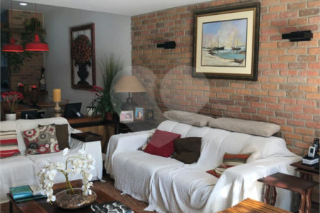 Casa à venda com 9 quartos, sendo 8 suítes, no condomínio Village Elisabete, Rio de Janeiro - RJ