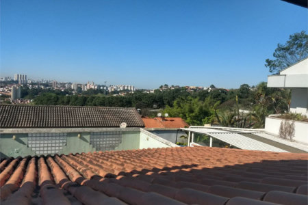Sobrado à venda com 4 quartos, sendo 1 suíte,  em Parque dos Príncipes, São Paulo, SP