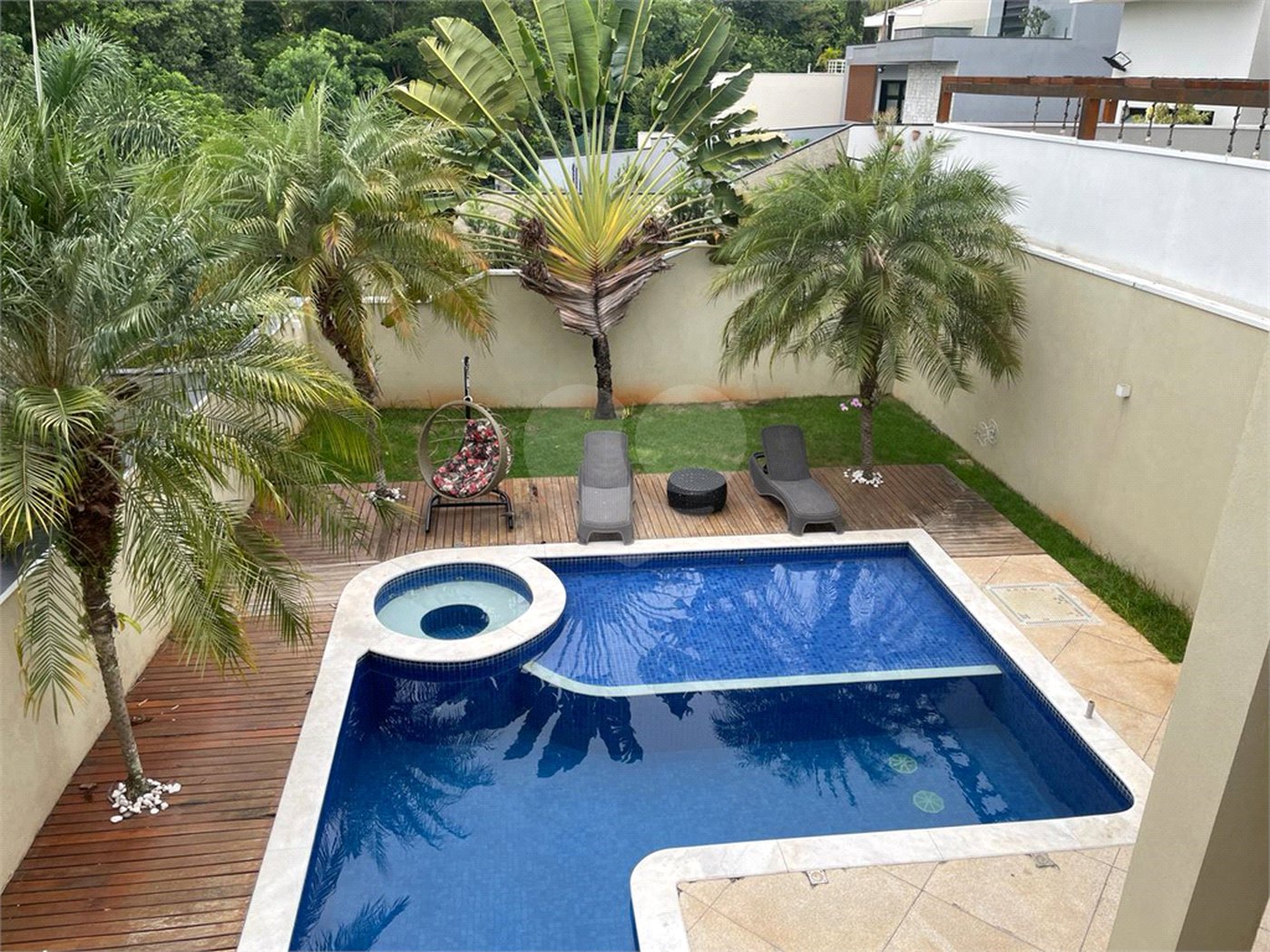 Casa à venda com 4 suítes no condomínio Basel, Campinas - SP