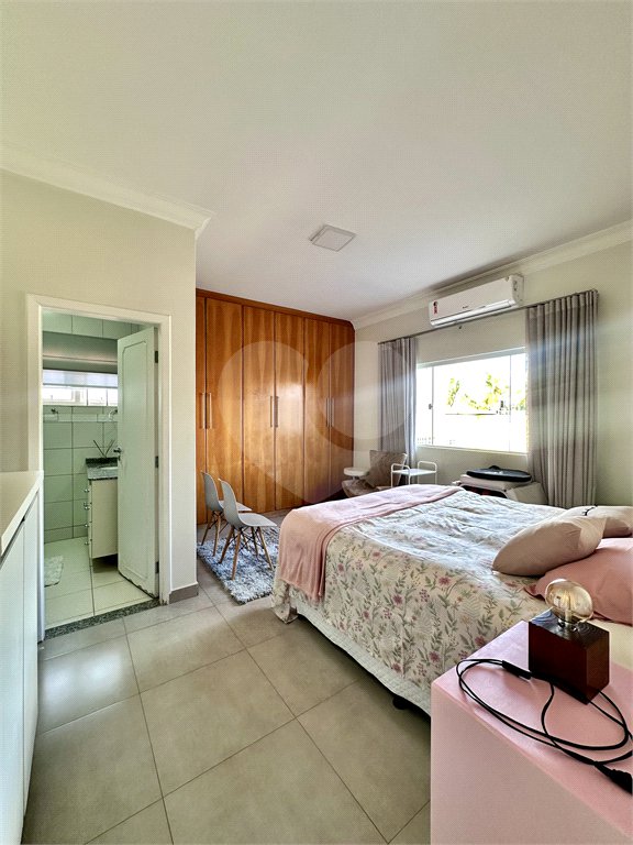 Sobrado à venda com 4 suítes em Jardim Shangri-lá, Cuiabá, MT