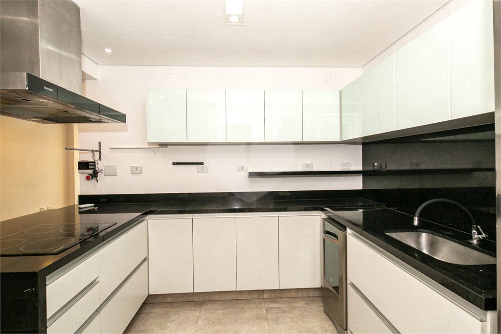 Casa à venda com 3 quartos, sendo 1 suíte, em Campo Belo, São Paulo, SP