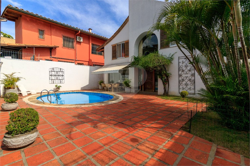 Casa à venda com 4 quartos, sendo 3 suítes, em Jardim Panorama, São Paulo, SP