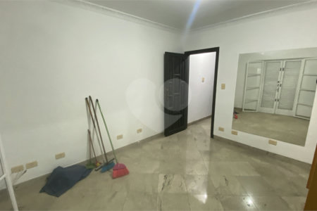 Sobrado à venda com 2 quartos, sendo 1 suíte, em Campo Belo, São Paulo, SP