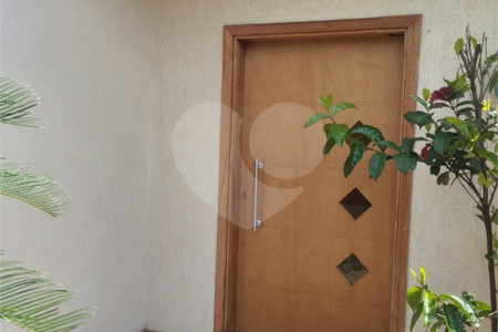 Sobrado à venda com 4 quartos, sendo 3 suítes, em Altos do Jaraguá, Araraquara, SP