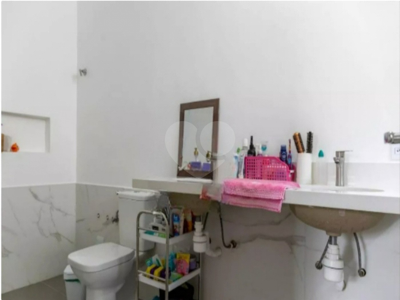 Casa à venda com 4 quartos, sendo 2 suítes, em Vila Gumercindo, São Paulo, SP