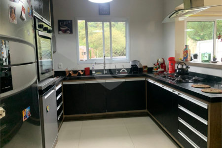 Casa à venda com 3 quartos, sendo 1 suíte, no condomínio Residencial Ponderosa, São Roque - SP
