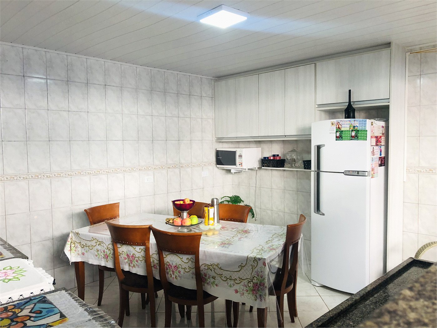 Casa à venda com 3 quartos, sendo 1 suíte, em Vila Suissa, Mogi das Cruzes, SP