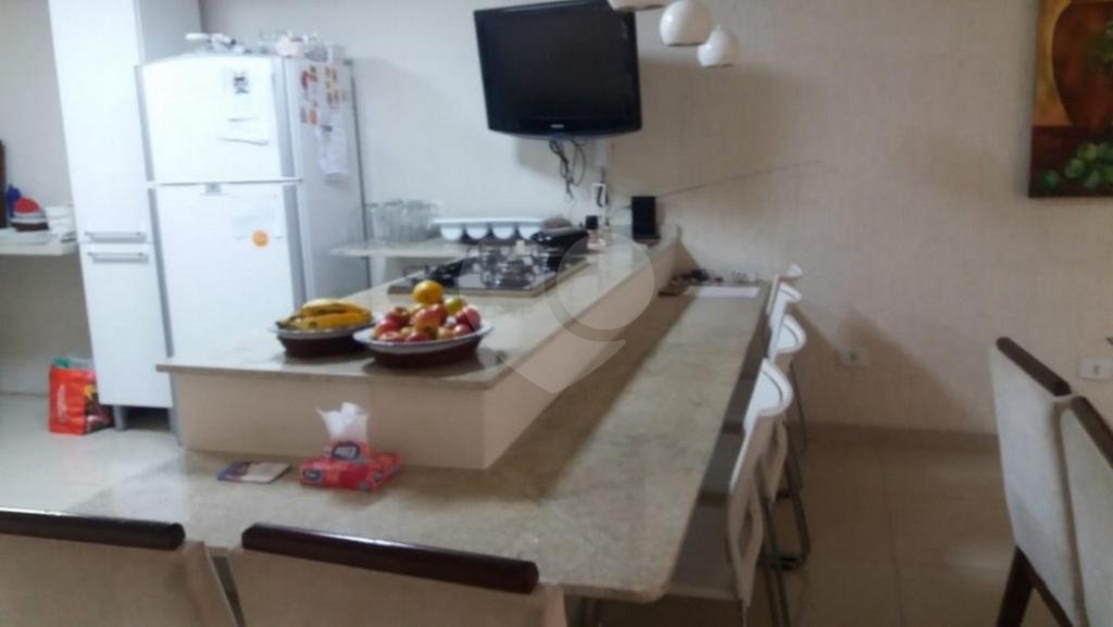 Sobrado à venda com 4 quartos, sendo 3 suítes, em Cambuci, São Paulo, SP