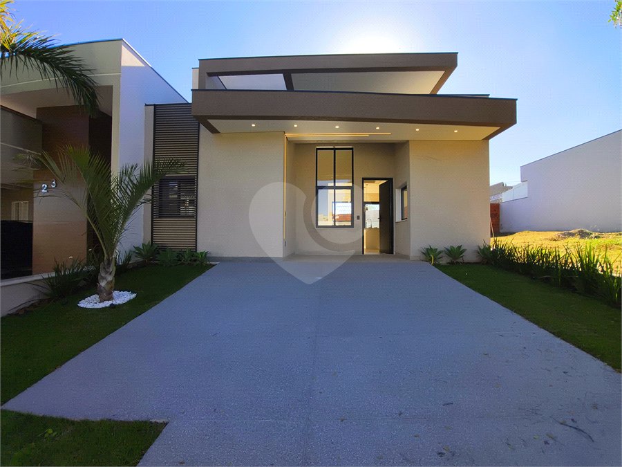 Casa à venda com 2 quartos, sendo 1 suíte, no condomínio Terras de São Francisco, Sorocaba - SP