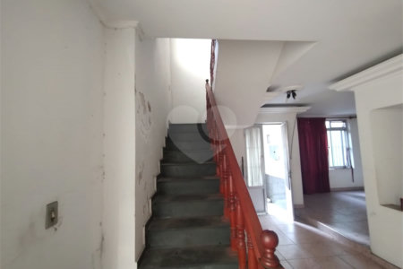 Sobrado à venda com 7 quartos, sendo 6 suítes, em Aclimação, São Paulo, SP