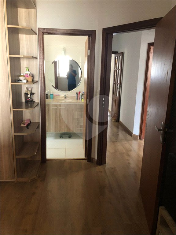 Casa à venda com 3 quartos, sendo 1 suíte, no condomínio Fiorella, Valinhos - SP