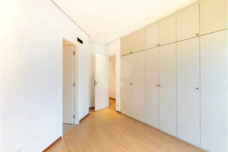 Apartamento à venda ou para alugar com 3 suítes em Real Parque, São Paulo, SP