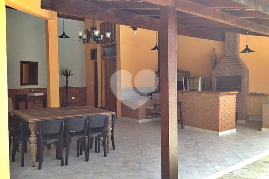 Casa à venda com 4 quartos, sendo 1 suíte, no condomínio Associação Reserva das Hortênsias, Mairiporã - SP