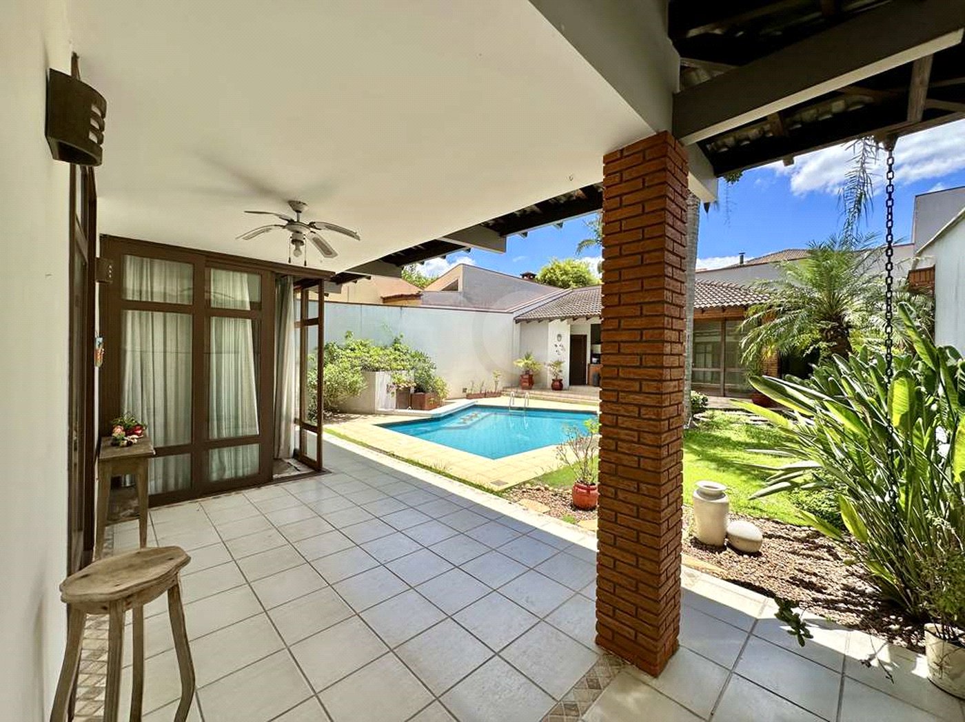 Casa à venda com 4 quartos, sendo 2 suítes,  no condomínio São Paulo Ii, Cotia - SP