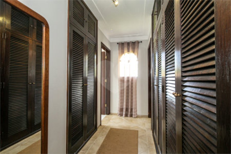 Casa à venda com 4 quartos, sendo 2 suítes,  em Interlagos, São Paulo, SP