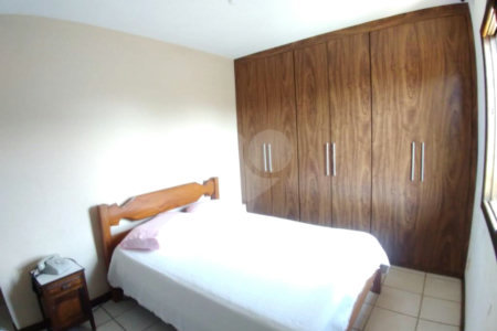 Casa à venda com 3 quartos, sendo 2 suítes,  em Vila Oliveira, Mogi das Cruzes, SP