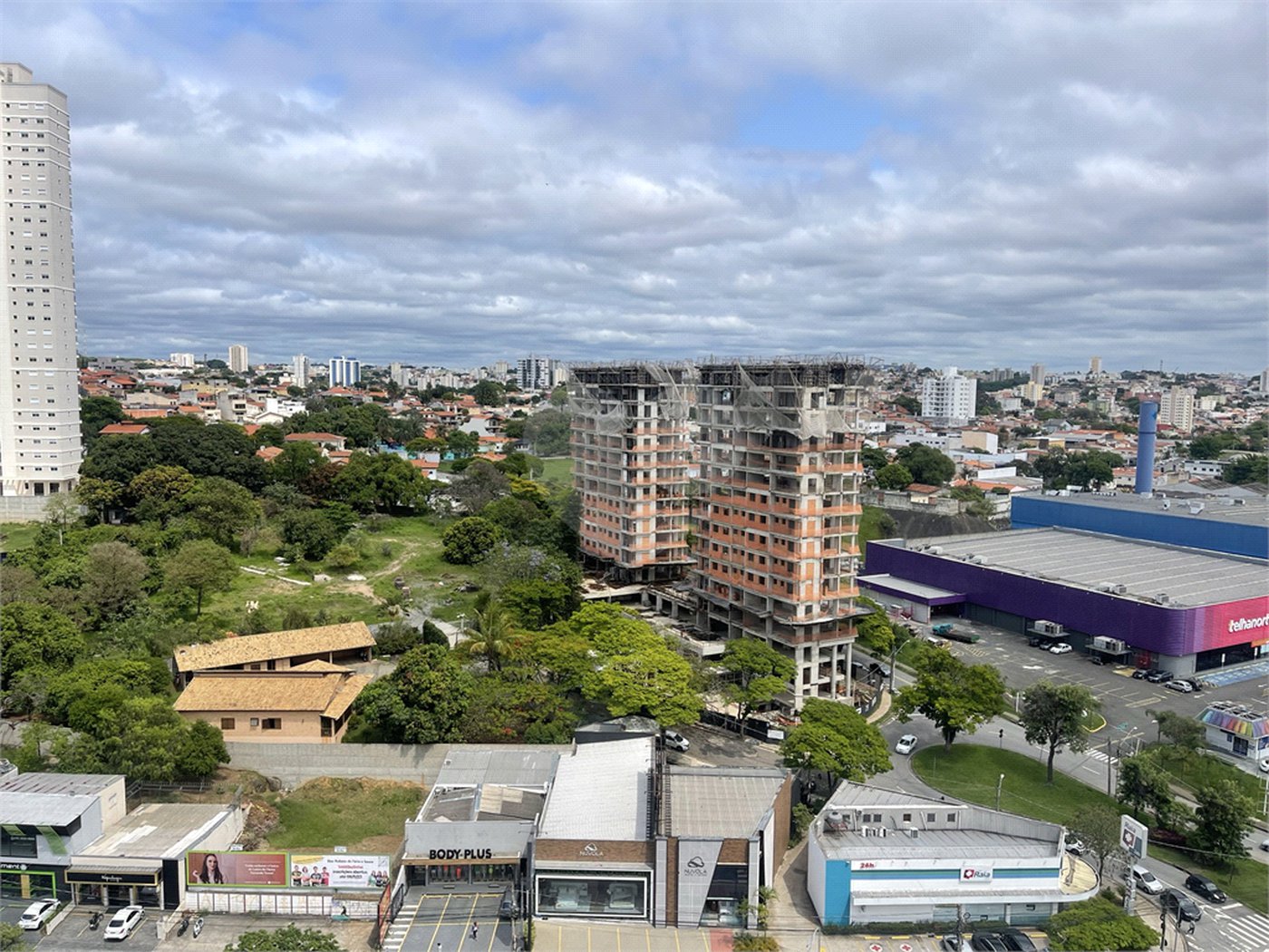 Cobertura à venda com 4 suítes em Jardim Judith, Sorocaba, SP