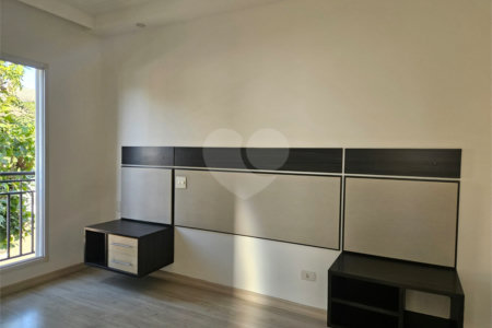 Casa à venda com 2 quartos, sendo 1 suíte, no condomínio Vitória Park, Suzano - SP