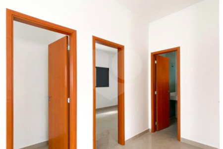 Casa à venda com 2 quartos, sendo 1 suíte, no condomínio Residencial Beija Flor, Atibaia - SP