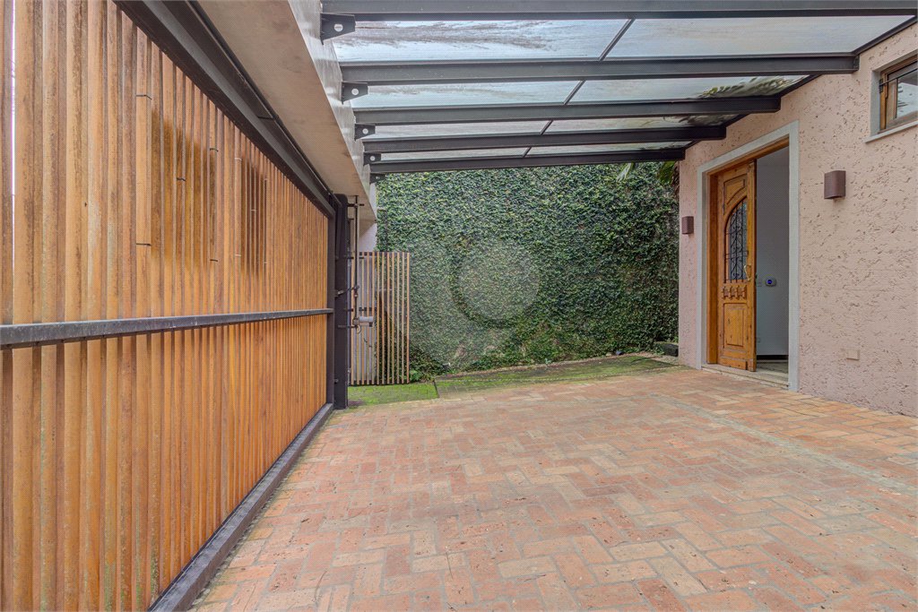 Casa de Vila à venda ou para alugar com 3 suítes em Jardim dos Estados, São Paulo, SP