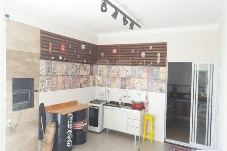 Casa à venda com 4 quartos, sendo 2 suítes, no condomínio Village Ipanema, Araçoiaba da Serra - SP