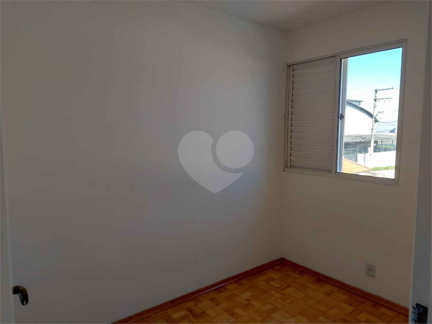 Casa à venda com 3 quartos, sendo 1 suíte, no condomínio Vila das Macieiras, São Paulo - SP