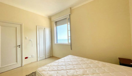 Apartamento Frente Mar com 4 Quartos para Venda ou Locação em Pitangueiras – Guarujá/SP