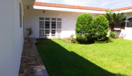 Casa Térrea à venda com 4 quartos, sendo 2 suítes,  em Interlagos, São Paulo, SP