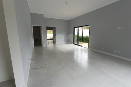 Casa à venda com 3 suítes no condomínio Altos de São Roque, São Roque - SP