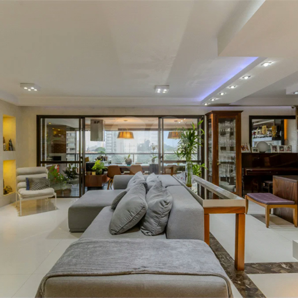 Apartamento à venda com 3 suítes em Chácara Santo Antônio, São Paulo, SP