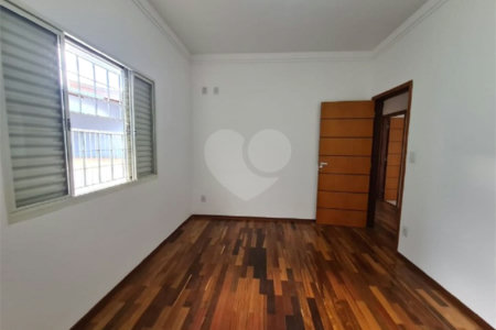 Casa à venda com 3 dormitórios, sendo 1 suite e ampla área de lazer no Jardim Brasil