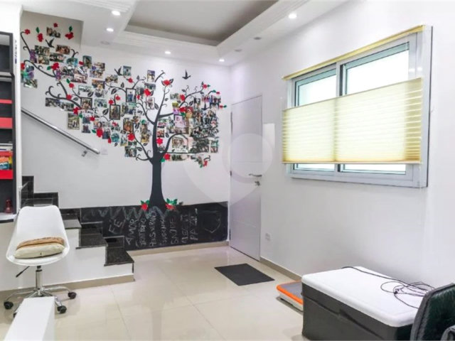 Casa à venda com 3 quartos, sendo 1 suíte,  no condomínio Rafaela I, São Paulo - SP