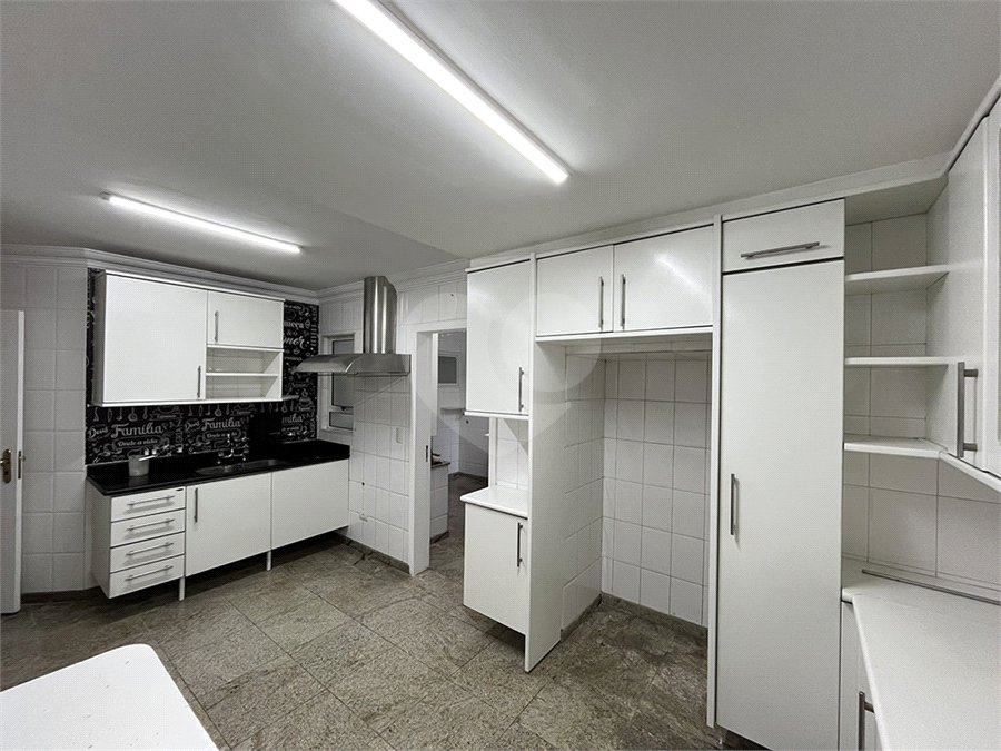 Casa para alugar com 4 quartos, sendo 2 suítes, no condomínio Porto Fino, São Paulo - SP