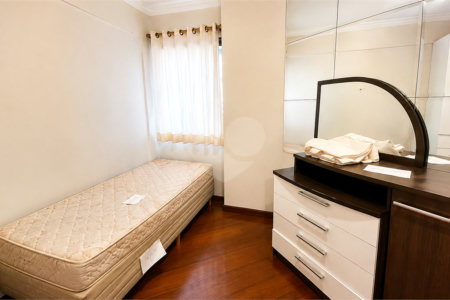 Apartamento à venda com 4 quartos, sendo 1 suíte, em Moema, São Paulo, SP