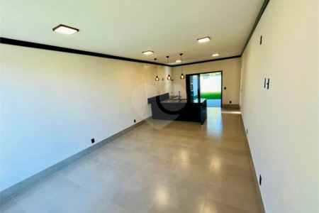 Casa à venda com 3 quartos, sendo 1 suíte,  no condomínio Cerejeiras, Araçoiaba da Serra - SP